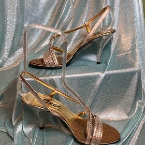 VINTAGE 70’s lucite pumps w/gold cross‎ over strap worn once! 3 size 7 Onex
